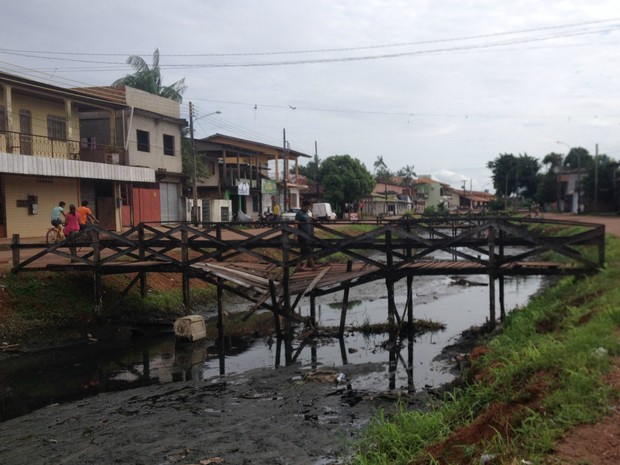 G Moradores Se Arriscam Ao Atravessar Ponte Quebrada Em Macap