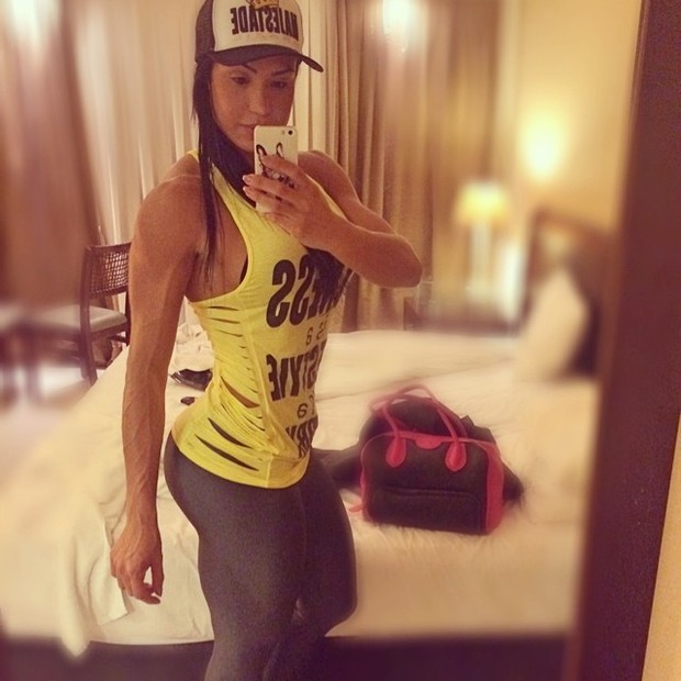 Gracyanne Barbosa faz selfie em frente ao espelho (Foto: Instagram/ Reprodução)
