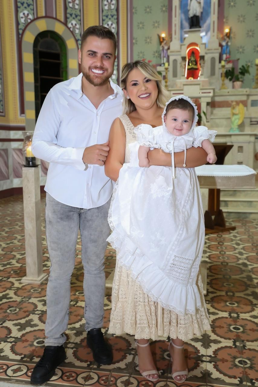 Sertanejo Zé Neto e Natália Toscano celebram batizado de caçula (Foto: Divulgação) Sertanejo Zé Neto e Natália Toscano celebram batizado de caçula (Foto: Divulgação)