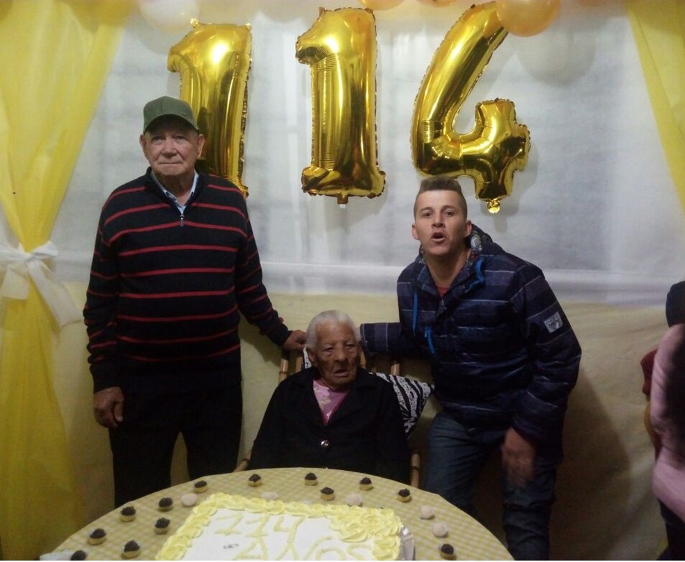 Familiares comemoram os 114 anos de Maria Cândida em junho (Foto: Arquivo pessoal/Lindemberg Amorim da Silva)