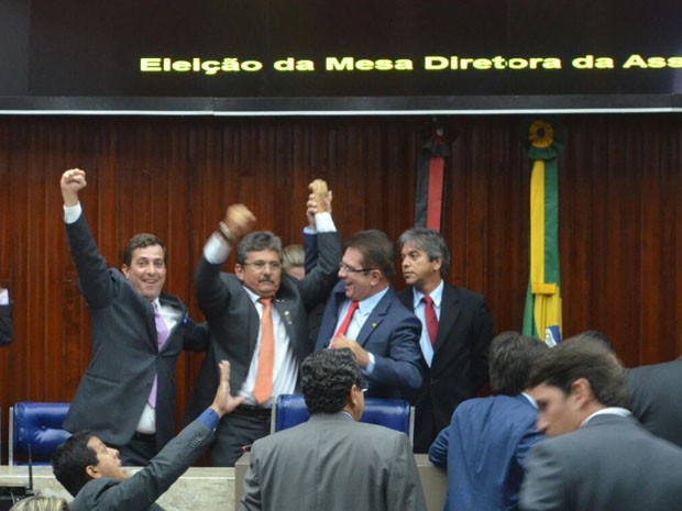 Deputado estadual Adriano Galdino (PSB) é eleito presidente da ALPB para o biênio 2015/2016 (Foto: Diogo Almeida / G1)