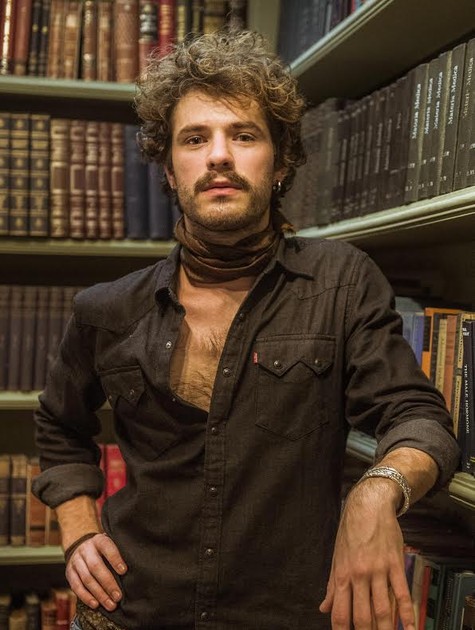 Mauricio Destri como León, seu personagem na supersérie 'Os dias eram assim' (Foto: Mauricio Fidalgo/Globo)