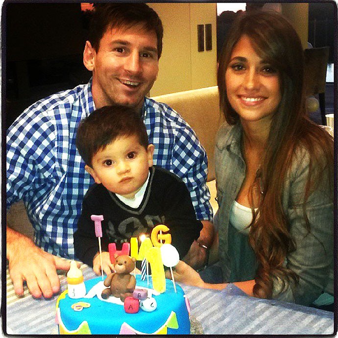 INSTAGRAM - Lionel messi ao lado da esposa do filho Thiago (Foto: Reprodução / Instagram) INSTAGRAM - Lionel messi ao lado da esposa do filho Thiago (Foto: Reprodução / Instagram)