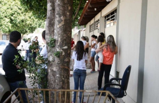 Garrafa de vinho estoura e mulher morre atingida no pescoço, diz polícia, em Goiânia, Goiás (Foto: Zuhair Mohamad / O Popular)