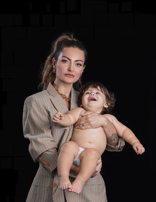 Laura Keller com o filho, Jorge Emanuel, de 1 ano (Foto: Jo Prazeiro/Divulgação)