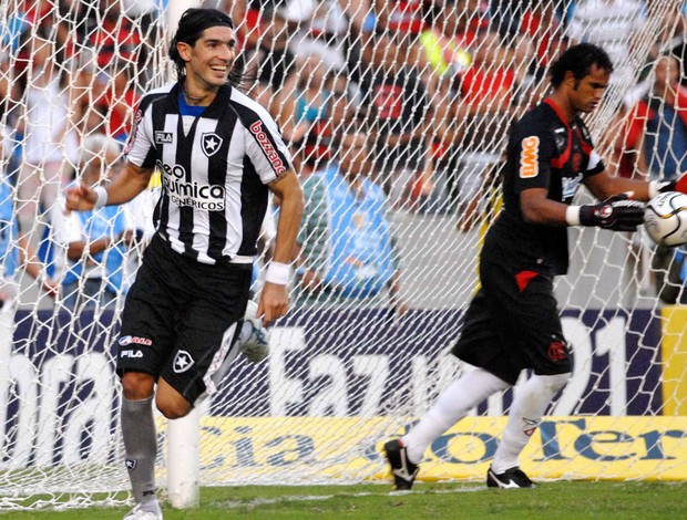 Loco Abreu Botafogo 2010 arquivo (Foto: O Globo) Loco Abreu Botafogo 2010 arquivo (Foto: O Globo)