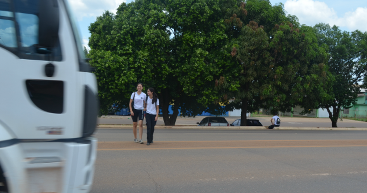 G Pedestres E Ciclistas Se Arriscam Na Travessia Da Br Em