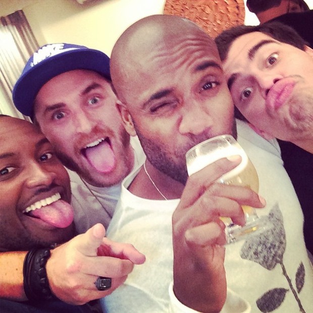 Thiaguinho, Rafael Zulu e Thiago martins com amigo em festa no Rio (Foto: Instagram/ Reprodução)