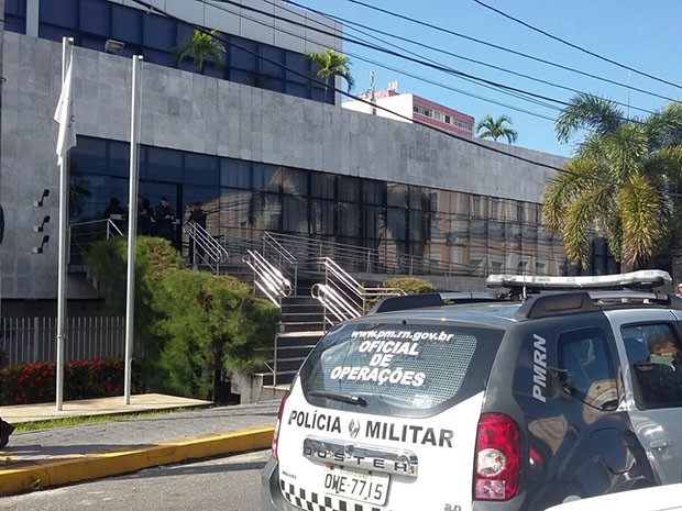 Mandados de busca e apreensão foram cumpridos na procuradoria da AL (Foto: Sérgio Henrique Santos/Inter TV Cabugi)