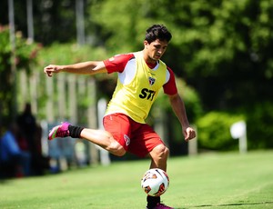 Aloísio no treino do São Paulo (Foto: Marcos Ribolli)