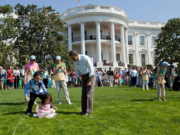 Obama participa do Easter Egg Roll, rolamento de ovos de Páscoa na Casa Branca (Foto: Divulgação/The White House)