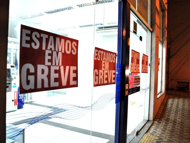 Greve em Mato Grosso foi iniciada na quinta-feira (19). (Foto: Renê Dióz/G1)