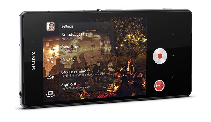 Xperia Z2 tem câmera de 20,7 megapixels com gravação 4K que pode ser usada debaixo dágua (Foto: Divulgação/Sony)