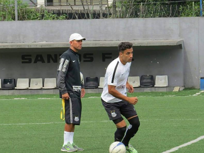 Contrato Acaba, E Santos Negocia Renovação De Zagueiro Da Equipe B