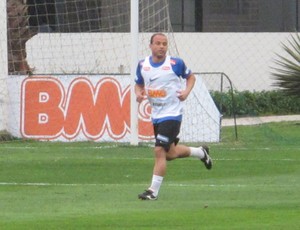 Léo, treino do Santos (Foto: Marcelo Hazan / Globoesporte.com)