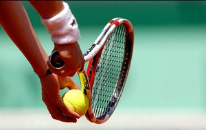 raquete bola saque (Foto: Agência Reuters)