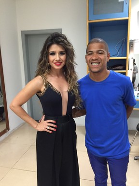 Paula Fernandes posa com DJ Timotinho (Foto: Divulgação)