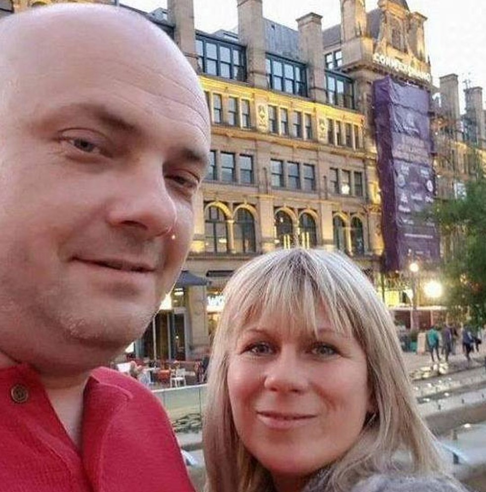 Casal polonês, Marcin e Angelika Klis, morreu enquanto aguardava as filhas na saída da Manchester Arena no momento da explosão (Foto: Reprodução/ Facebook)
