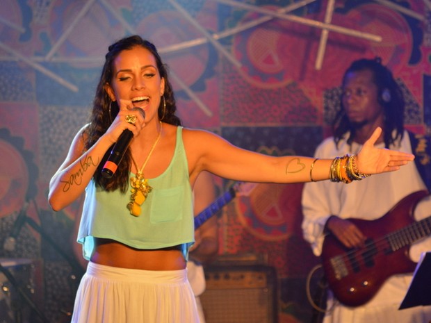 Ju Moraes em show em Salvador, na Bahia (Foto: Felipe Souto Maior/ Ag. News)