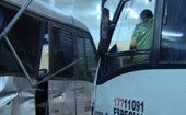Micro-ônibus batem 
e invadem farmácia (Microônibus batem 
e invadem farmácia (Reprodução/TV Amazonas))