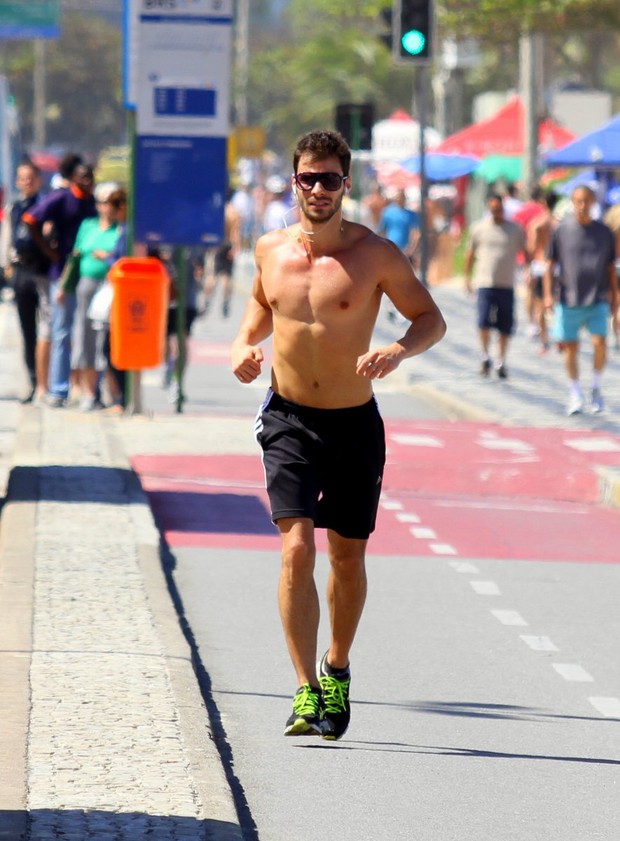 Ego Anjinho De Amor Vida Corre Sem Camisa Na Orla De Ipanema Not Cias De Praia