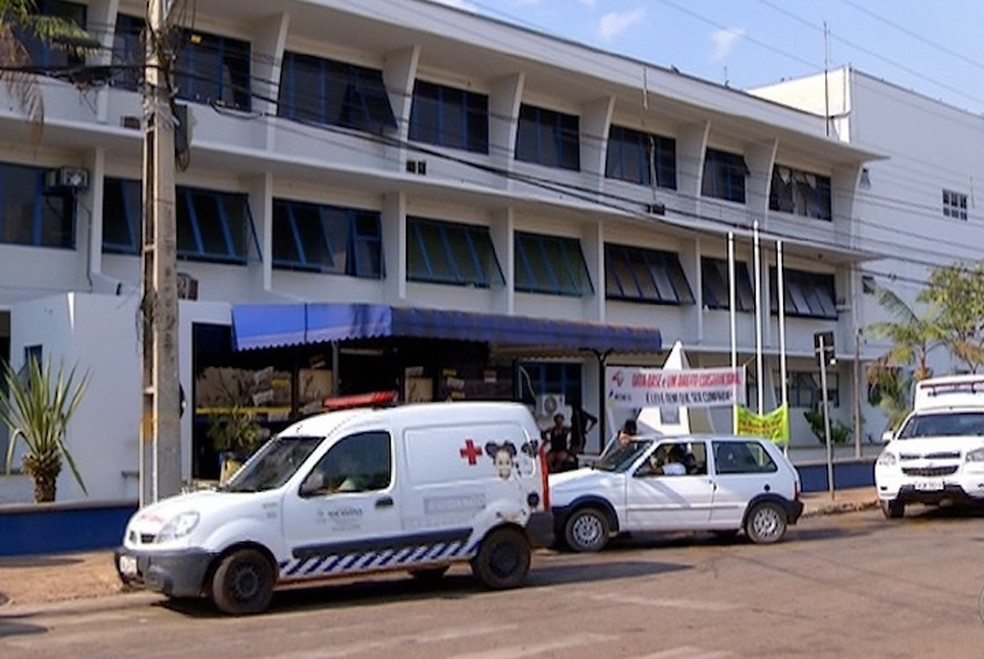 Gestante denunciam falta de materiais na maternidade dona regina (Foto: Reprodução/TV Anhanguera)