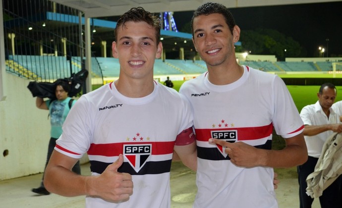 Hugo e Vitor zagueiros São Paulo Copa São Paulo de Futebol Júnior (Foto: Danilo Sardinha/GloboEsporte.com)