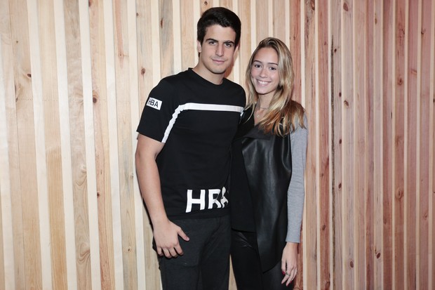 Enzo Celulari e a namorada, Carol (Foto: Manuela Scarpa e Rafael Cusato/Brazil News)