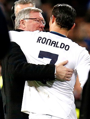 Alex Ferguson e Cristiano Ronaldo na partida do Real Madrid contra o Manchester United (Foto: Reuters)