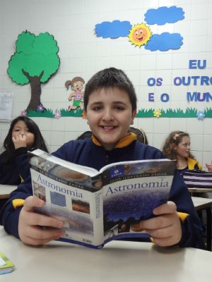 Lucas tem 10 anos e começou a se interessar pelo assunto aos cinco  (Foto: Adriana Justi / G1)