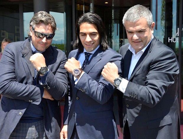 Falcao Garcia visita fábrica de relógio de luxo (Foto: Divulgação)