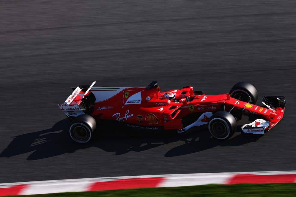 Laterais do modelo SF70H da Ferrari chamaram atenção nas sessões de pré-temporada em Barcelona (Foto: Getty Images)