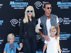 Gwen Stefani leva os filhos e o marido a première de filme