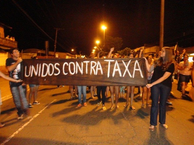 Protesto interditou os dois sentidos da avenida José Horácio Mellão (Foto: Antonio Brito/Rádio Integração de São Manuel) Protesto interditou os dois sentidos da avenida José Horácio Mellão (Foto: Antonio Brito/Rádio Integração de São Manuel)