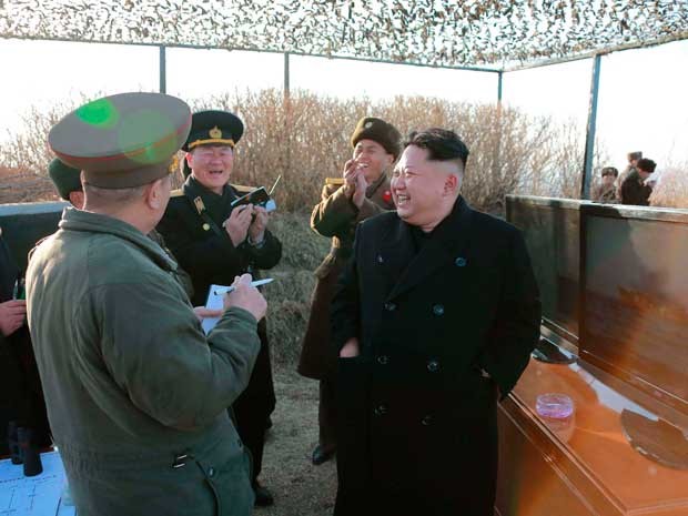 Lder norte-coreano Kim Jong-un acompanhou teste. (Foto: KCNA / Via Reuters)