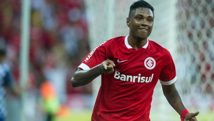 Vitinho comemora gol Inter estreia (Foto: Alexandre Lops/Inter)