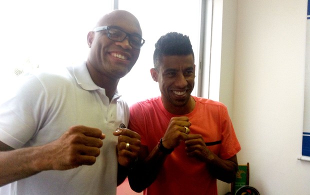 Anderson Silva e Leo Moura  (Foto: Ana Hissa)