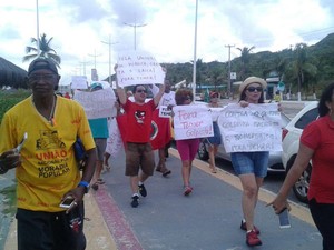 Manifestantem contra Temer também foram à Avenida Litorânea (Foto: Alex Barbosa/ TV Mirante)