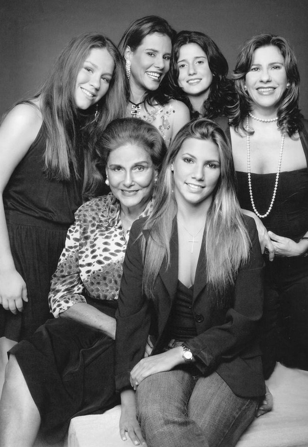 Alice Tamborindeguy e as mulheres da família (da esquerda para direita) - Catharina, Narcisa, Mariana, Alice Maria e Nicole  (Foto: Site www.boxdeseries.com.br)