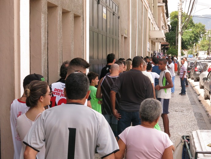 vasco fila ingressos sao januario (Foto: Edgard Maciel de Sá) vasco fila ingressos sao januario (Foto: Edgard Maciel de Sá)