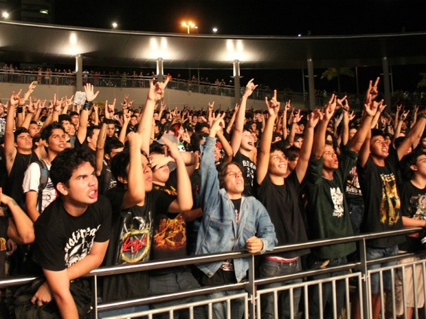 Público lotou anfiteatro da Ponta Negra para  Manaú Rock Festival, em Manaus (Foto: Marcos Dantas/G1)