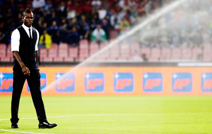 Balotelli italia x armenia (Foto: AP)