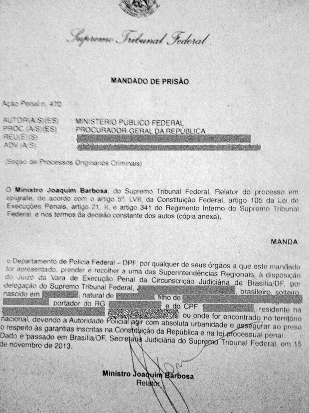 Cópia de mandado de prisão expedido pelo ministro Joaquim Barbosa para um dos réus condenados do mensalão (Foto: Reprodução)