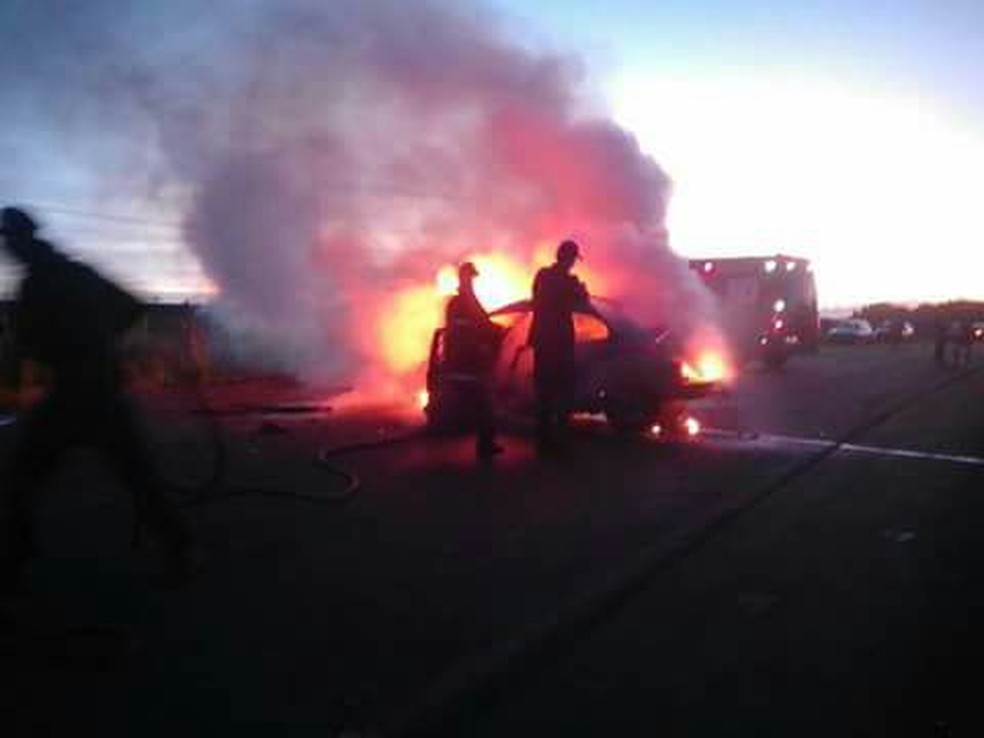Fusca pegou fogo e cinco morreram na Serra de SC (Foto: PRMRv/divulga&ccedil;&atilde;o)
