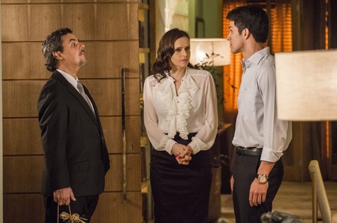 Jorge (Cássio Gabus Mendes), Inês (Maria Luisa Mendonça) e Álvaro (Rômulo Estrela) (Foto: TV Globo) Jorge (Cássio Gabus Mendes), Inês (Maria Luisa Mendonça) e Álvaro (Rômulo Estrela) (Foto: TV Globo)