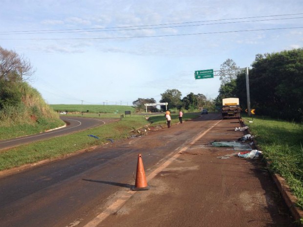 Acidente aconteceu na BR-369, em Bandeirantes, no norte do Paraná (Foto: Wilson Kirsche / RPC TV)
