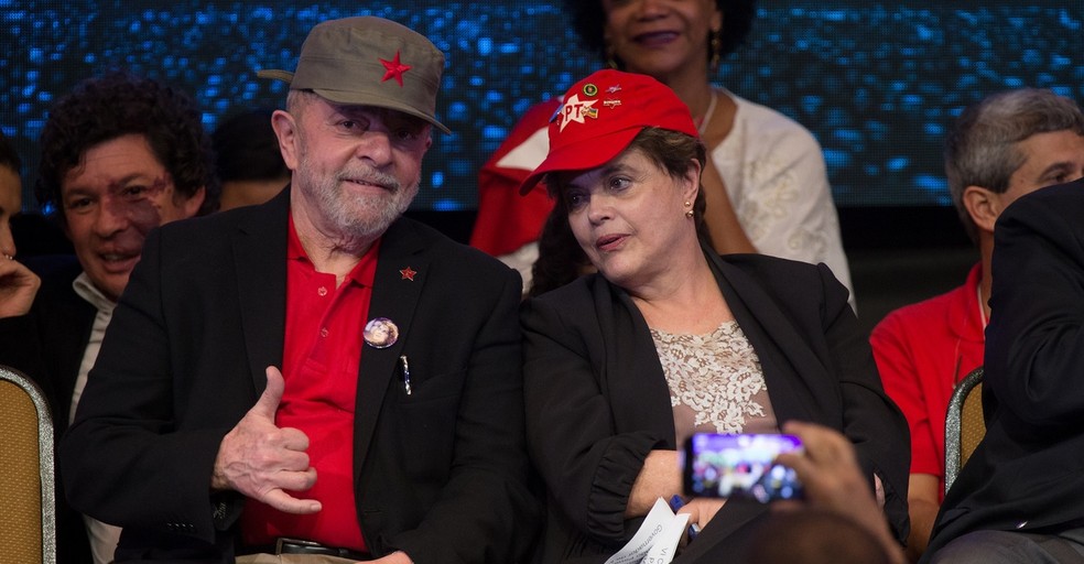 O ex-presidente Lula e a ex-presidente Dilma na última quinta (1º), durante o congresso do PT, em Brasília (Foto: Lula Marques/Agência PT)
