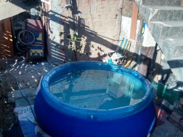 Piscina onde a menina caiu, em Barramares (Foto: Divulgação/ Polícia Militar)