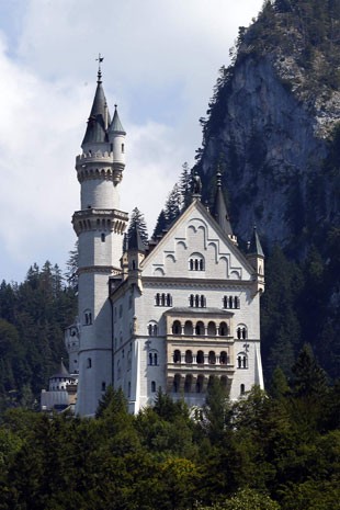 Neuschwanstein, na Baviera, que parece um castelo de contos de fadas (Foto: Michael Dalder/Reuters)