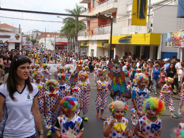 Fotos do desfile das escolas de samba de sp 2011 65 Fotos do desfile das escolas de samba de sp 2011 36